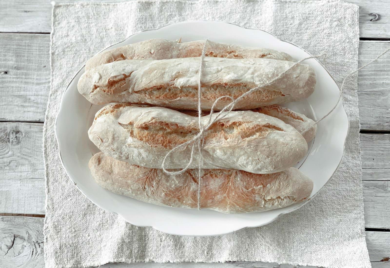 pane fatto in casa, baguette, lievito madre, lievitati