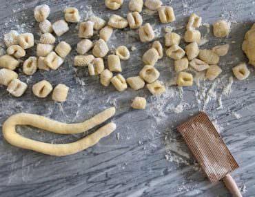 gnocchi di patate, miglior ricetta, primi piatti, casba dalla zorza, amanda deni rosso Tibet giallo zafferano