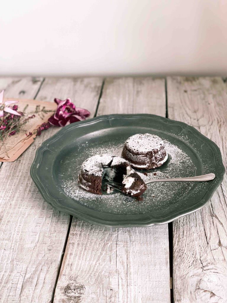 Tortini o flan al cioccolato con il cuore morbido. La ricetta Tortini o flan al cioccolato con il cuore morbido. La ricetta. amanda deni , rossotibet