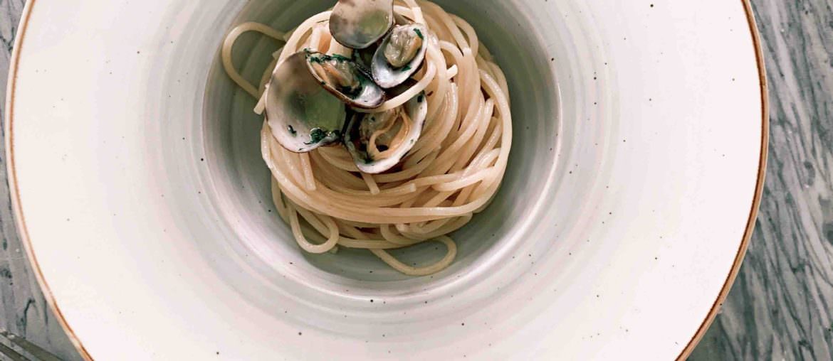 La miglior ricetta della pasta alle vongole veraci, amanda deni , rossotibet