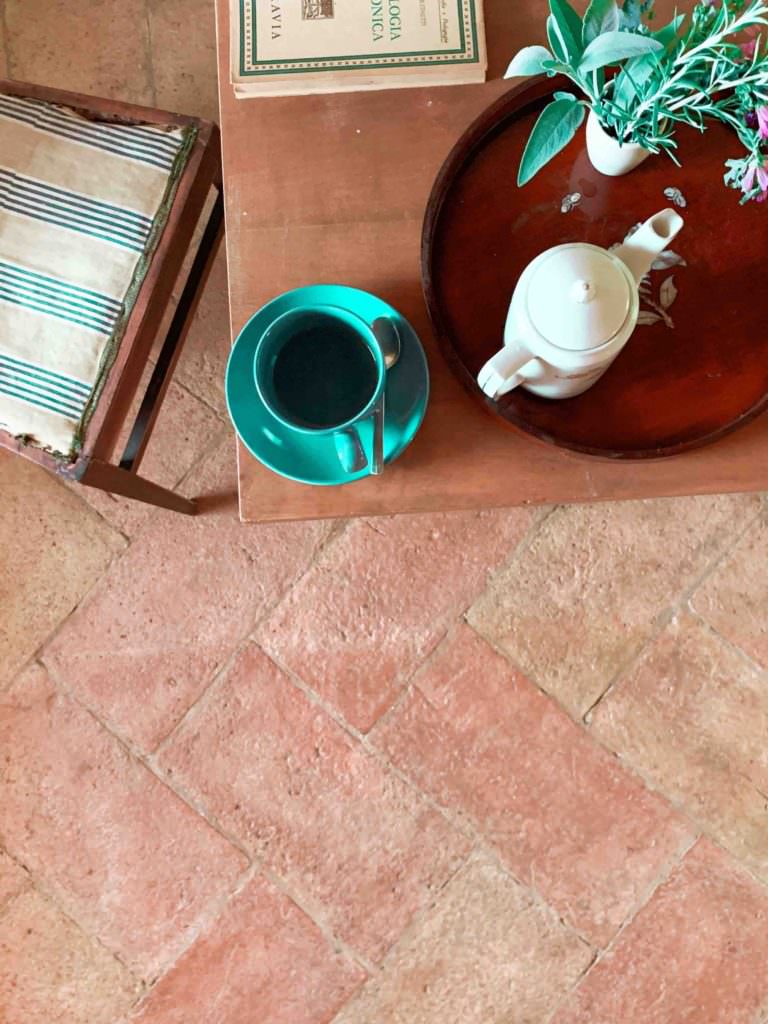 manutenzione del pavimento in cotto, casa di campagna, ceranovecento, amanda deni ,rossotibet, casafacile