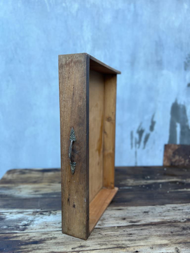 cassetto decapato, bacheca, amanda deni, rossotibet, vernici, ceranovecento , come creare una bacheca, cera sbiancante , effetto decapa