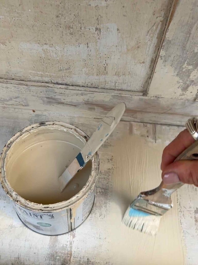 Pittura Gessosa sulla Vecchia Piattaia, Novecento Paint, Cera Novecento, Amanda Deni, Rossotibet, restauro, restyling, vernici, classe A+, legge 1961 vernici piombo, reel instagram