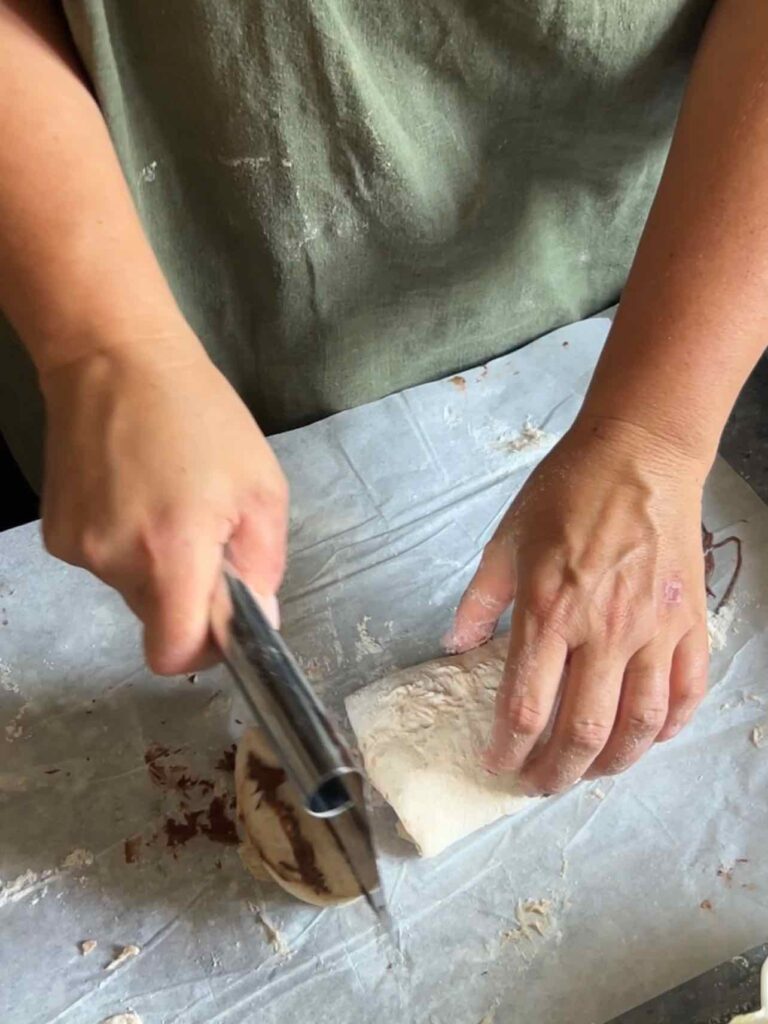 Girelle alla crema di nocciola, sale e pepe, amanda deni, rossotibet, lievitati, pane