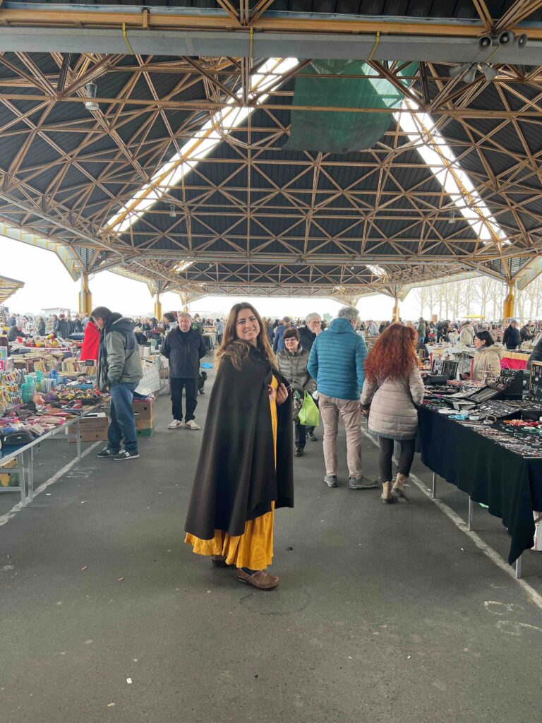 mercatino dell'antiquariato : Borgo D'Ale ,rosso tibet , amanda deni , casa facile, in giro per mercatini , economia circolare