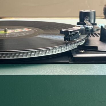 Restauro di un giradischi per vinile